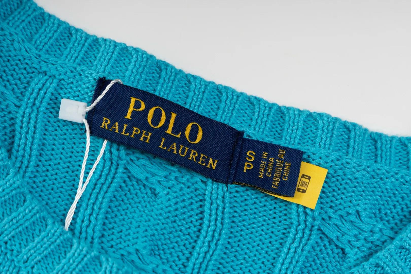 P220 #R91 RALPH LAUREN Ralph Lauren fourteen colors classic small label embroidery round neck pullover cable cardigan sweater men's top, high-density LOGO embroidery on the chest, original customization of tag accessories. Made of pure cotton yarn, pure cotton is skin-friendly and comfortable, small label war horse embroidered twist button round neck sweater 🐎 high quality, follow the blogger to learn how to wear it! Let’s buy a Ralph Lauren cable sweater. It’s a super hard-to-find series after it became popular. It’s hard to find one on the official website. It’s simple and practical to wear, with a lazy and loose feel. The thickened fabric has more texture, feels soft and delicate, and has a loose fit. Whether worn alone or layered, you can wear different styles of fashion with just one piece!   Size：XS S M L Sleeve length: 59/60/61/62/63